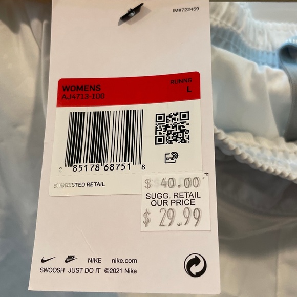 NWT Nike Women's Tempo Modern Embossed 4" White Running Shorts - Picture 7 of 7